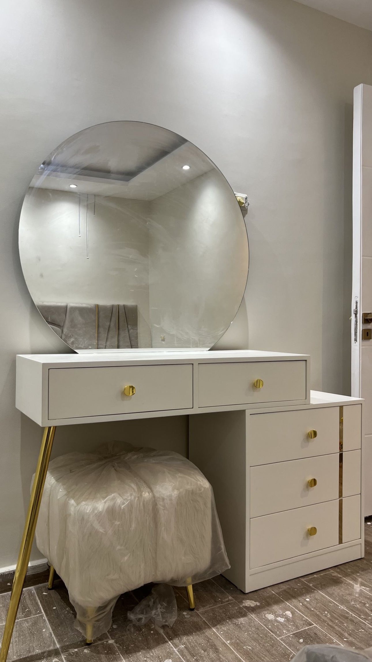 Dressing Table with Mirror